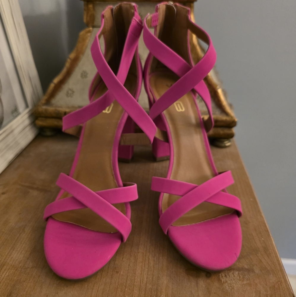 X2B Elegant & Fun Pink Strappy Sandals